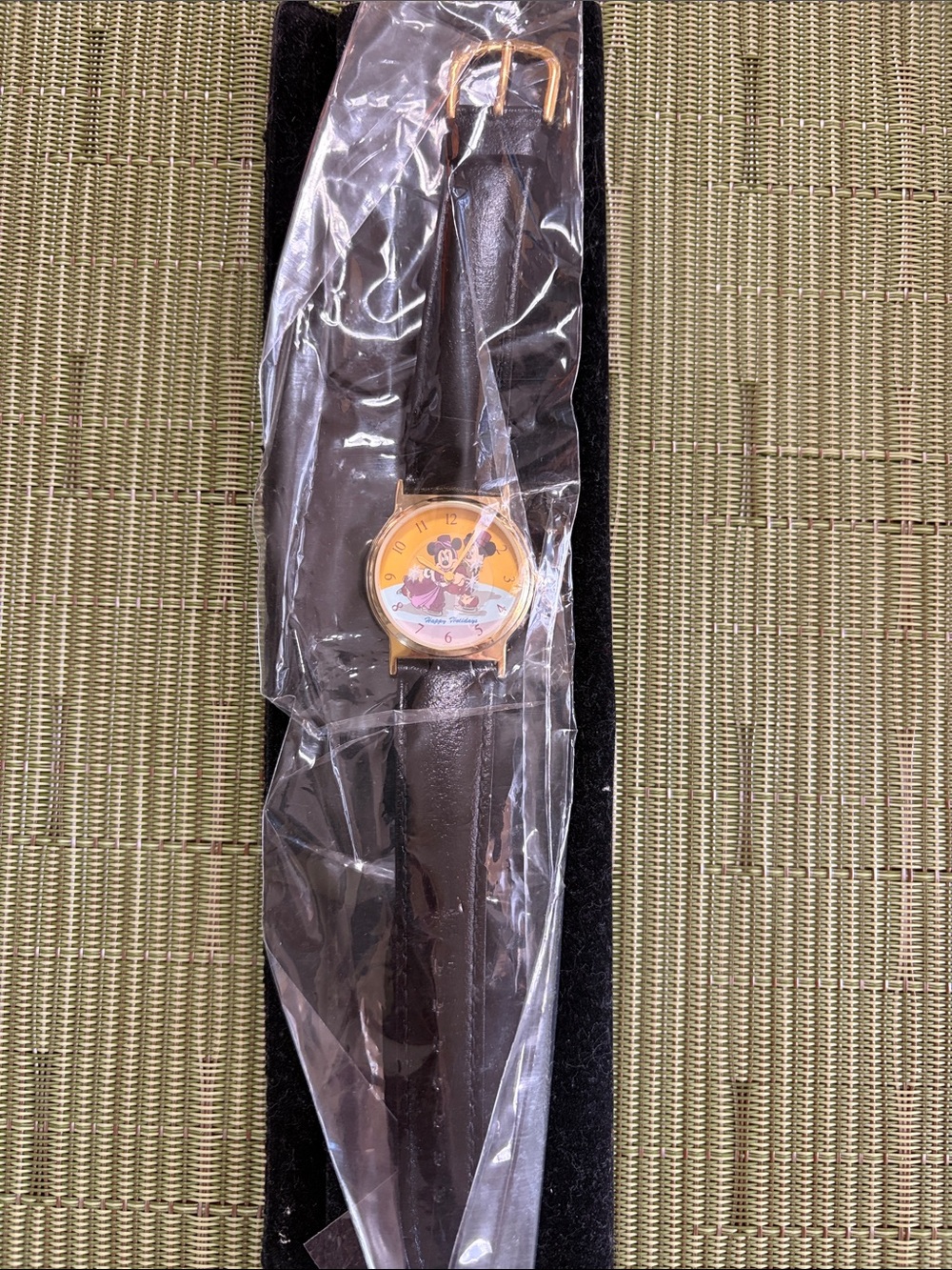 Disney Mickey & Minnie 1998 skating Happy Holiday watch Cast Member new/vintage